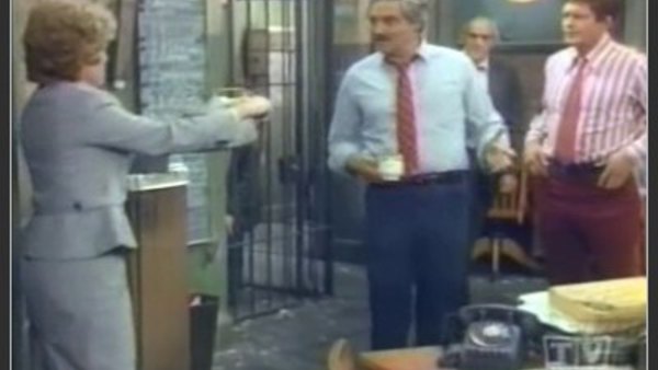 Barney Miller - S07E18 - Lady and the Bomb