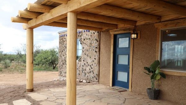 Building Off the Grid - S13E03 - Arizona Straw Bale Home