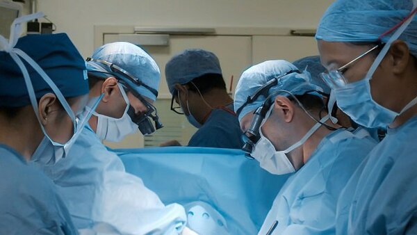 Surgeons: At the Edge of Life - S06E05 - We Can Rebuild You