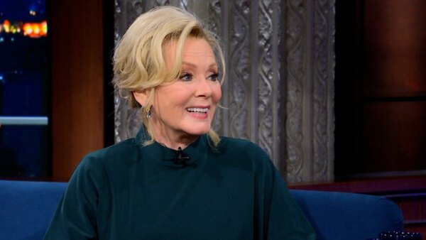 The Late Show with Stephen Colbert - S09E83 - Jean Smart, Gayle Rankin