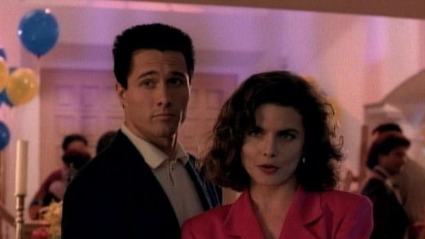 Silk Stalkings 2x22 "Look the Other Way" .