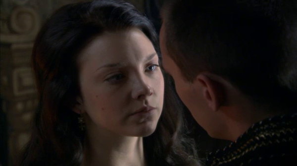 who dies at the beginning of the tudors season 1 episode 1