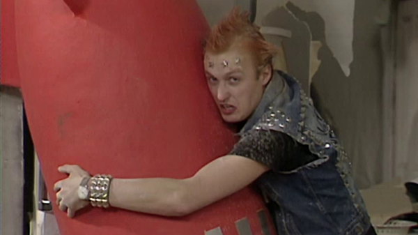 The Young Ones - Ep. 4 - Bomb