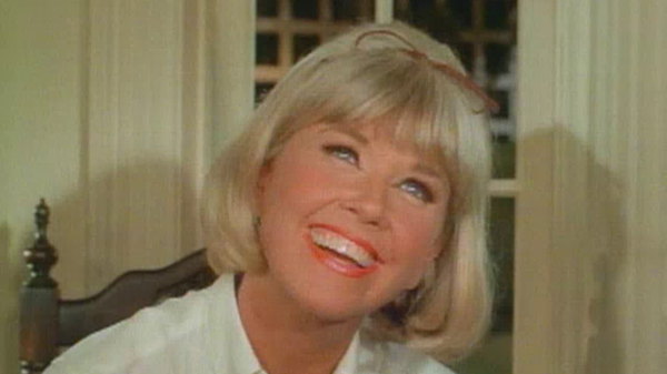 The Doris Day Show - S01E01 - Dinner For Mom