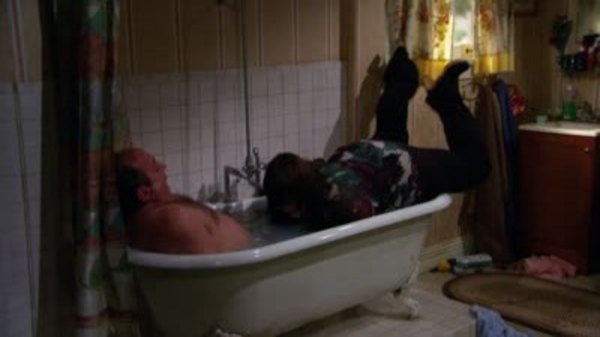 Mike & Molly - S03E02 - Vince Takes a Bath
