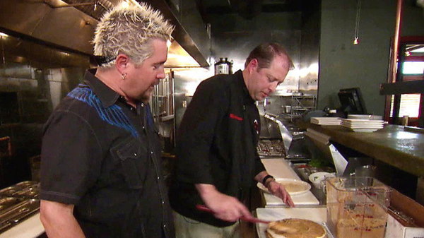 Diners, Drive-ins and Dives - S14E06 - Unexpected Eats
