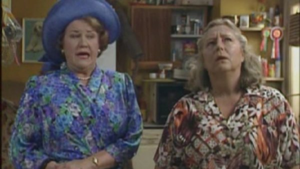 Keeping Up Appearances - S01E03 - Stately Home