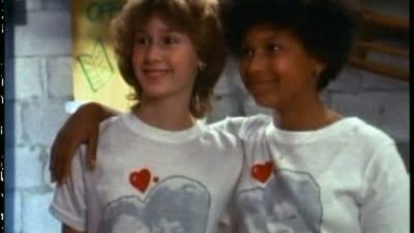 Degrassi: Lisa Gets Her Picture [VHS]