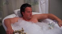 Friends - Episode 13 - The One Where Chandler Takes a Bath