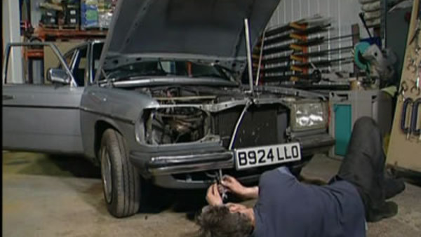 Wheeler Dealers - S01E10 - Mercedes W123 230E (Part 2)