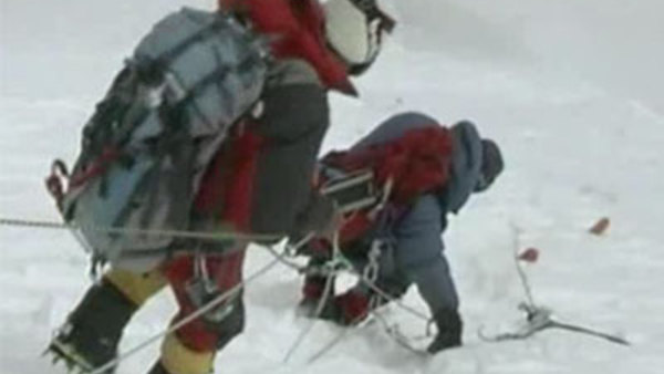 Ultimate Survival: Everest - S01E06 - Deadly Descent