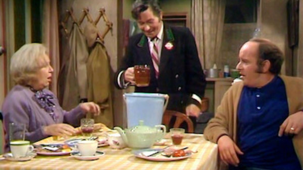 On the Buses - S03E04 - Brew It Yourself