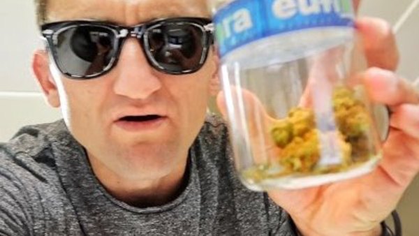 Casey Neistat Vlog - S2016E226 - INSIDE A LEGAL WEED STORE