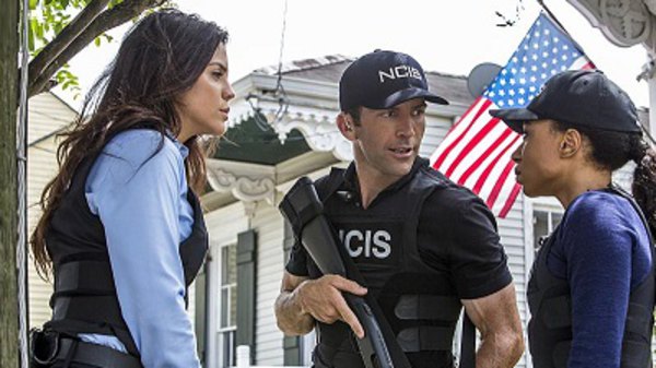 NCIS: New Orleans - S03E02 - Suspicious Minds
