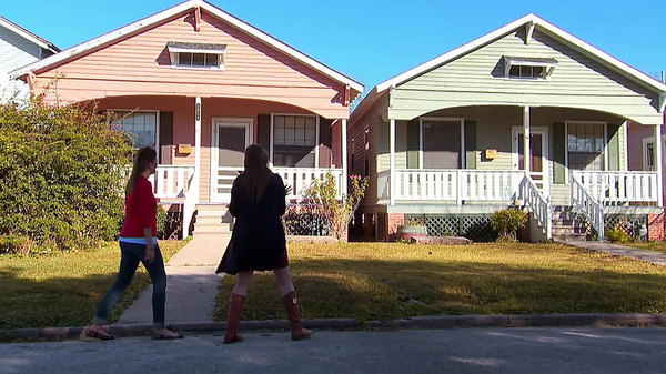 House Hunters - S105E02 - Twin Sisters Hunt for a Beach House in Galveston