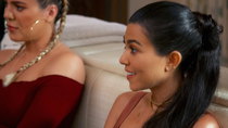 Keeping Up with the Kardashians - Episode 9 - Family Trippin' (Part 1)