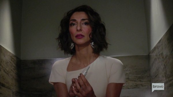 Girlfriends' Guide to Divorce - S04E06 - Rule #155: Go With the Magician