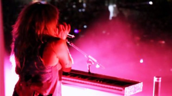 Ke$ha: My Crazy Beautiful Life - S01E01 - Taking the Stage