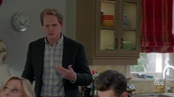 Screencaps of Modern Family Season 9 Episode 17