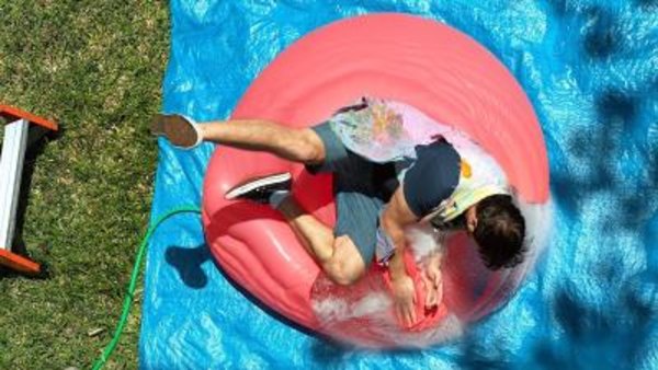 The Slow Mo Guys - S2018E05 - Falling onto a Giant Water Balloon at 12,500fps