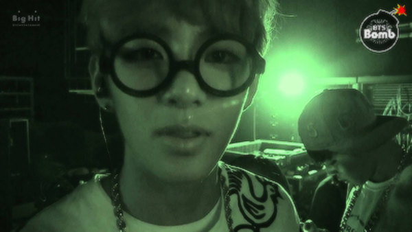 BANGTAN BOMB - S2013E14 - V's glasses