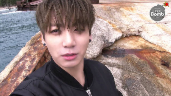 BANGTAN BOMB - S2015E32 - Jung Kook's self-cam with seagull in the sea (Jacket Shooting)