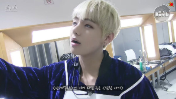 BANGTAN BOMB - S2016E78 - This is how V warms up his voice before singing