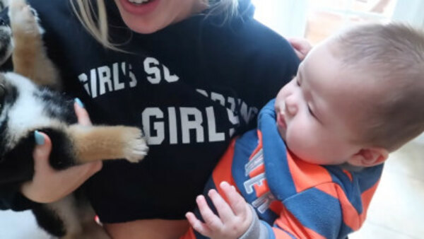 KKandbabyJ - S2019E21 - Baby Reacts First Time Eating Solid Food