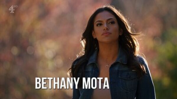 Undercover Boss (US) - S09E03 - Celebrity Undercover Boss: Bethany Mota