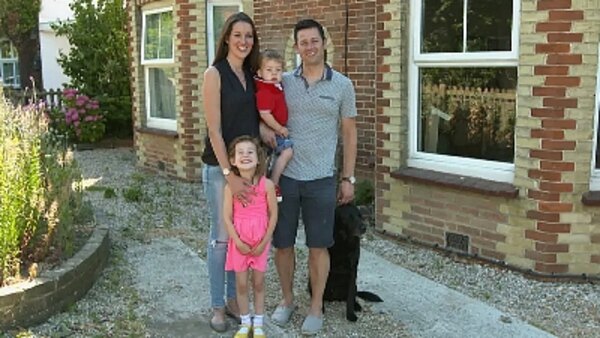 Sarah Beeny's Renovate Don't Relocate - S01E01 - Vicki and James