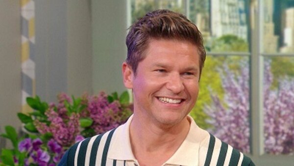 Rachael Ray - S13E125 - Co-Host David Burtka Brings The Party All Hour Long + Rach's 30-Minute Shrimp Scampi