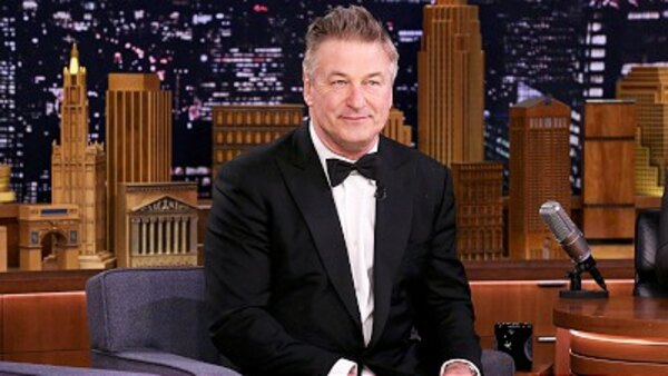 The Tonight Show Starring Jimmy Fallon - S06E112 - Alec Baldwin, Kelly Clarkson