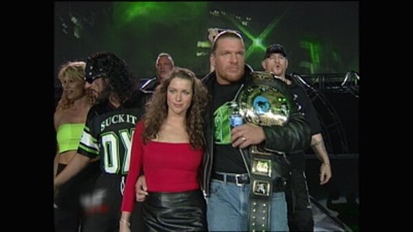 WWE Raw - S08E08 - RAW is WAR 352