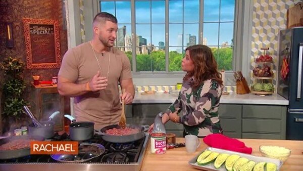 Rachael Ray - S14E27 - Tim Tebow and Rach are cooking up a keto-friendly lasagna dish