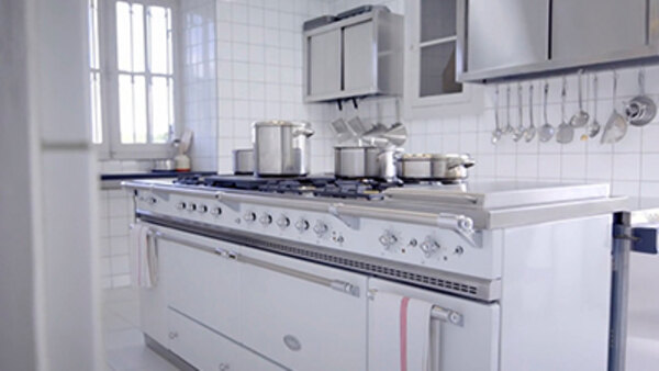 Escape To The Chateau Season 6 Episode 1