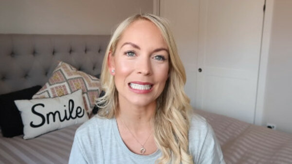 Emily Norris - S04E74 - MY EVERYDAY MAKEUP ROUTINE | QUICK 5 MINUTE MOM MAKEUP