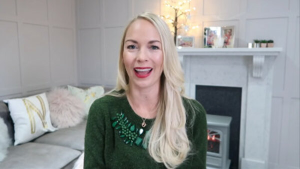 Emily Norris - S04E122 - 10 HOLIDAY HACKS THAT YOU NEED TO TRY | MOM / MUM HACKS | EMILY NORRIS