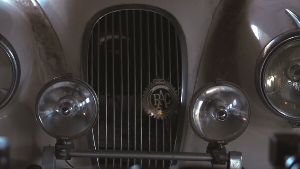 Barn Find Hunter - S05E03 - Two Jaguar XKs a quarter-mile from one another
