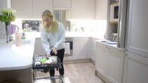 Emily Norris - Episode 112 - DAILY MORNING CLEANING ROUTINE | SIMPLE SPEED CLEANING | EMILY...