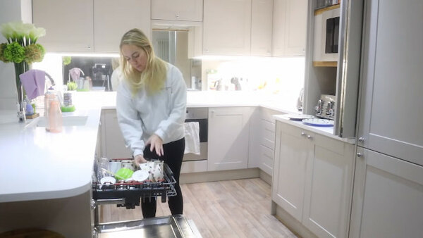 Emily Norris - S06E112 - DAILY MORNING CLEANING ROUTINE | SIMPLE SPEED CLEANING | EMILY NORRIS