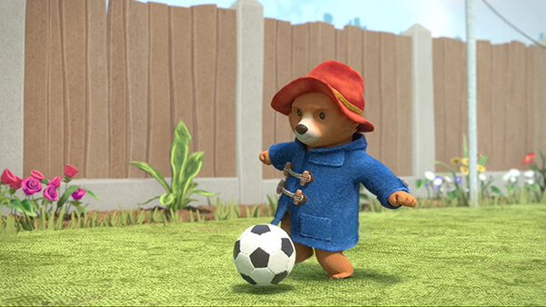 The Adventures of Paddington - S01E08 - Paddington Plays Football