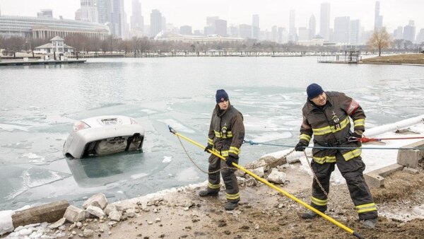 Chicago Fire - S08E16 - The Tendency of a Drowning Victim