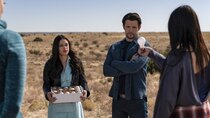 Roswell, New Mexico - Episode 7 - Como La Flor