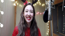 TWICE vLive show - Episode 1 - Nayeon tell me (Santa tell me Cover behind)