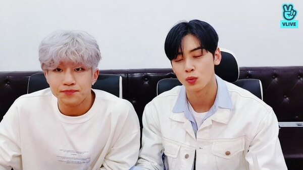 ASTRO vLive show - S2020E65 - Knock Knock! AROHA who wants to eat dinner~☺