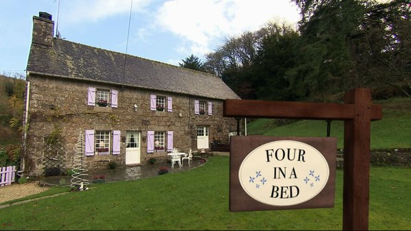 Four in a Bed - S18E12 - The East Walls Hotel