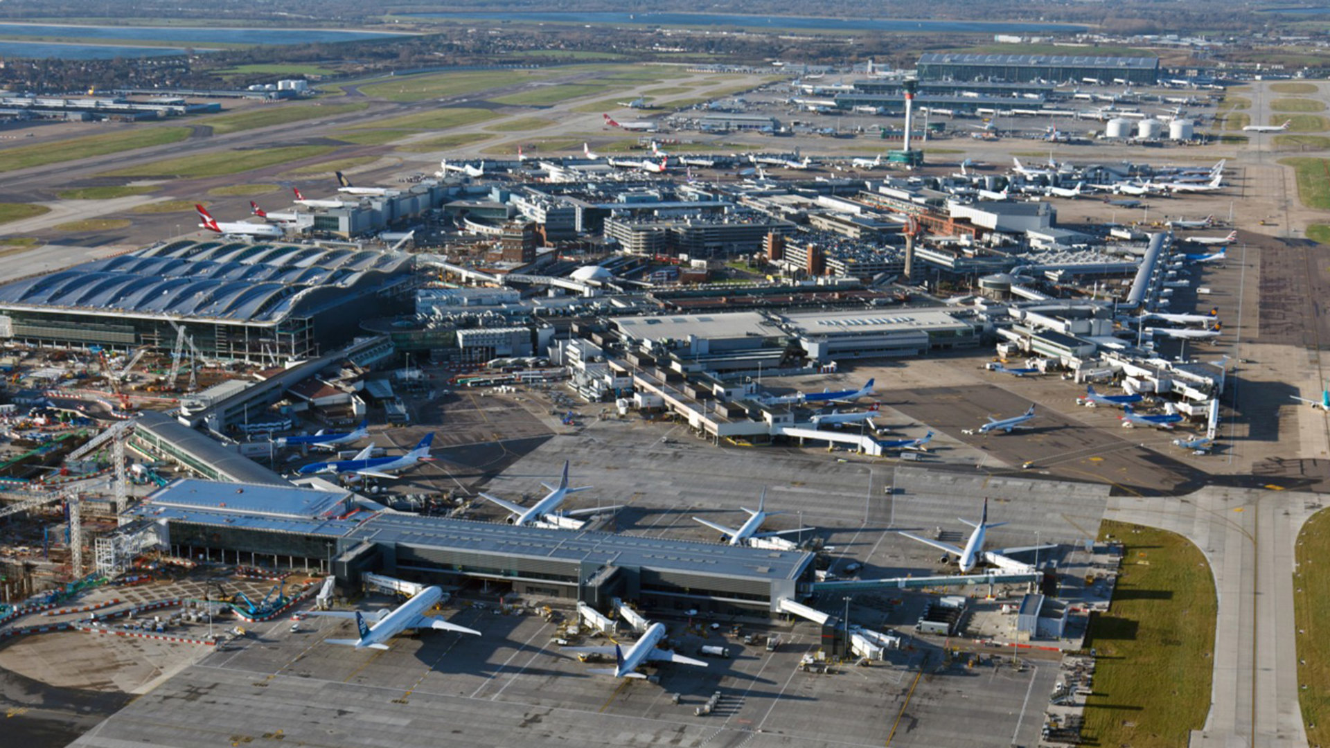 Heathrow: Britain's Busiest Airport Episodes (TV Series 2015 - Now)