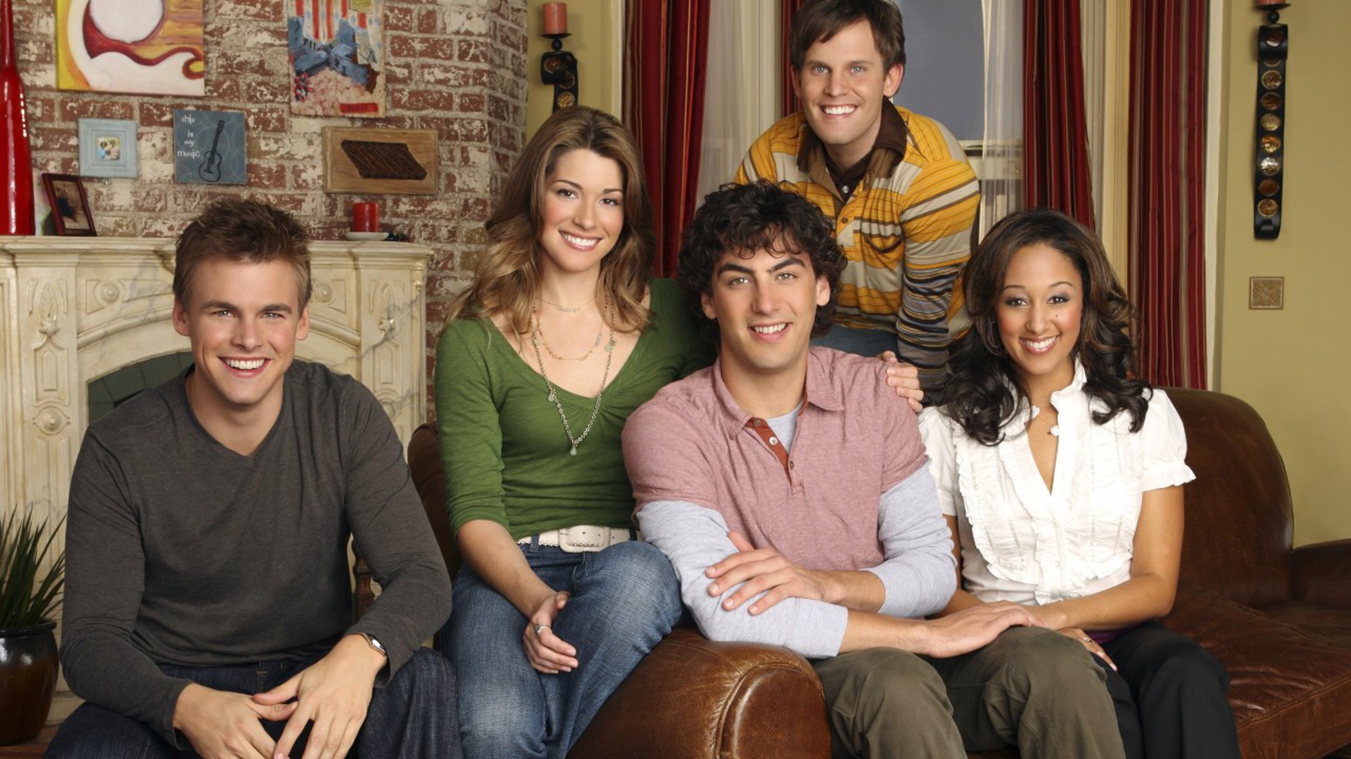 Roommates (TV Series 2009) .