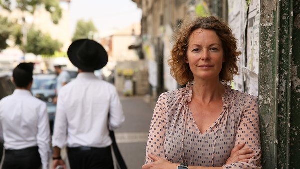 Extreme Wives with Kate Humble Season 1 Episode 3 image picture