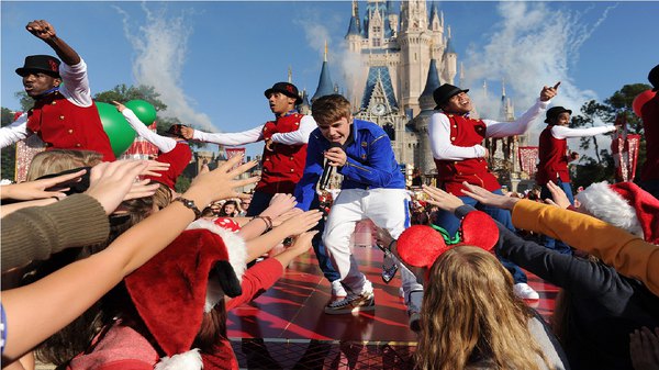 Disney Parks Christmas Day Parade - S01E14 - Disney Parks Magical Christmas Day Parade 2018